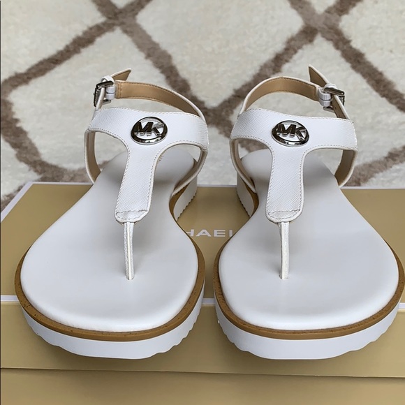 MICHAEL KORS JUDY THONG SAFFIANO PVC OPTIC WHITE - Picture 6 of 16